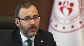 Bakan Kasapoğlu'ndan genç voleybolculara tebrik