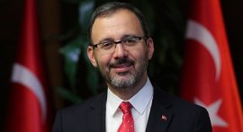 Bakan Kasapoğlu'ndan Fatma Uruk'a tebrik
