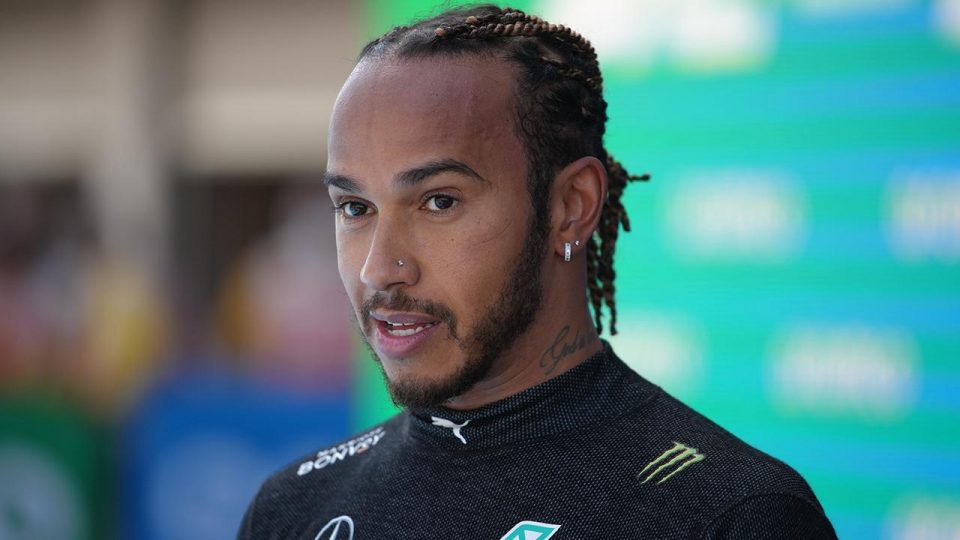 Lewis Hamilton annesinin soyadını da kullanacak