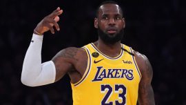 NBA'de LeBron James Lakers'ı sırtladı