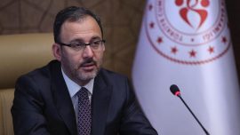 Bakan Kasapoğlu'ndan milli cimnastikçi Emir Erışık'a tebrik
