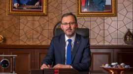 Bakan Kasapoğlu milli yelkenci Artun Şenol'u tebrik etti