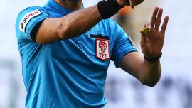 Hakemi aldatmaya çalışan futbolcular uygulamayla tespit edilecek