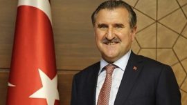 Gençlik ve Spor Bakanı Bak milli atlet Muhammet Khalvandi'yi tebrik etti